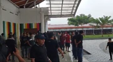 Puluhan Pengunjuk Rasa Ricuh di Lapangan Beringin Kota Subulussalam dengan Masyarakat